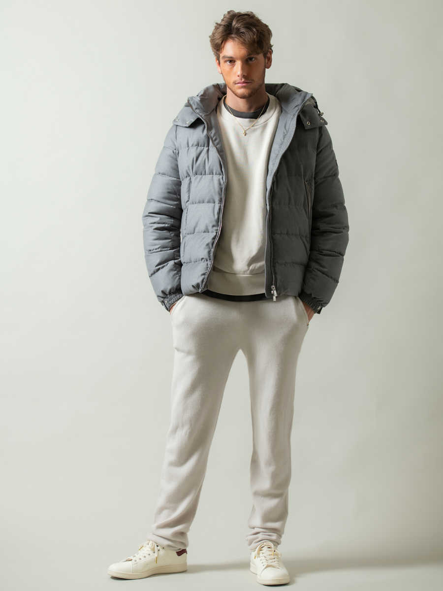 カジュアルはもちろんビジネスシーンにも！ 〈タトラス〉のダウンの